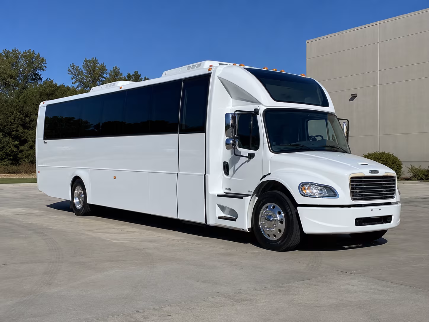 hilo 28 passenger party bus