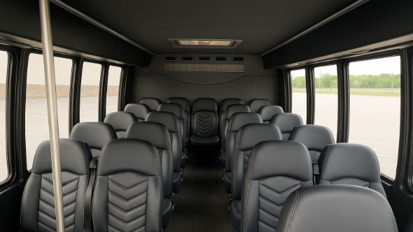 hilo 25 passenger minibus rental